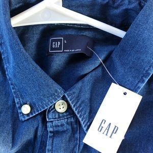 Gap chambray button-down —a classic closet staple!